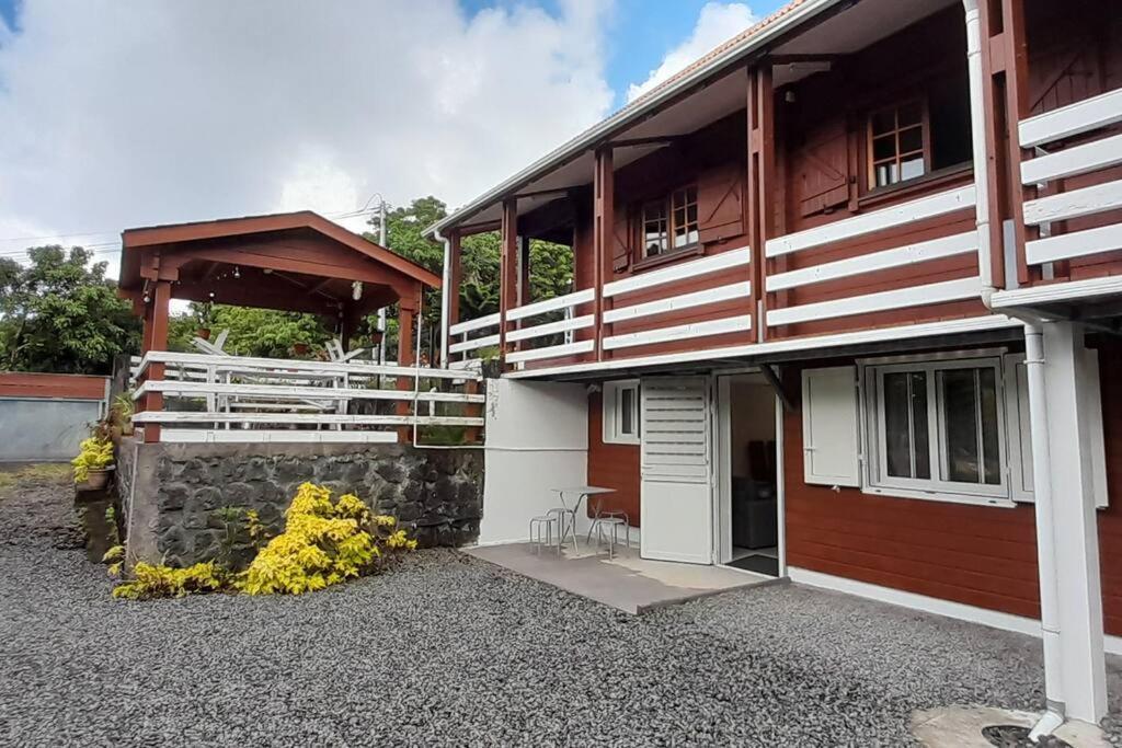 Chalet Des Laves Sainte-Rose Esterno foto
